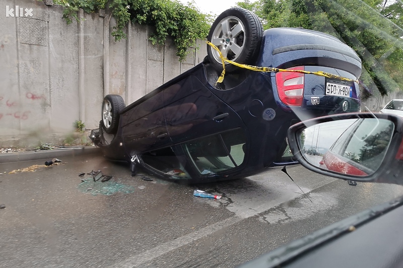 Saobraćajna nesreća u sarajevskom naselju Buća Potok (Foto: Čitatelj)