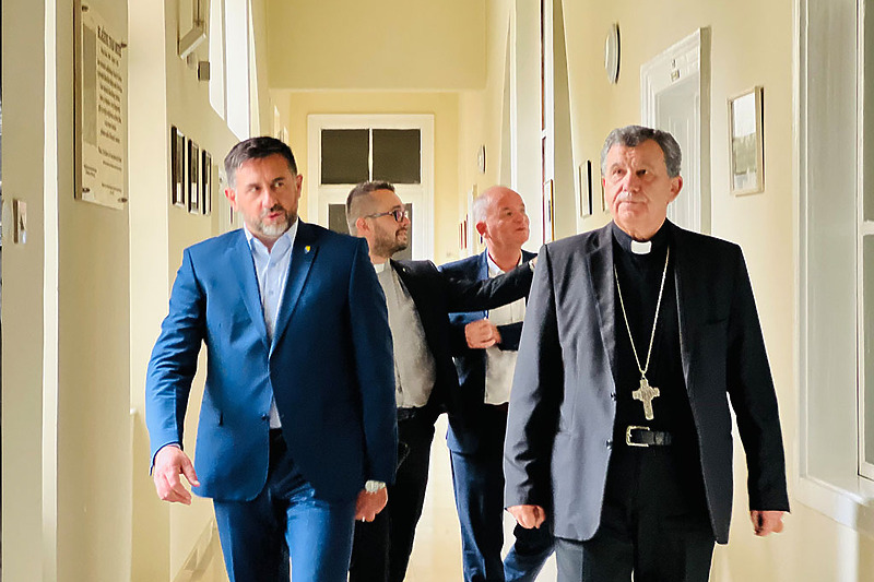 Edin Ramić Federalno ministarstvo raseljenih osoba i izbjeglica podržalo obnovu ...