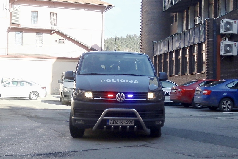 Vozilo tuzlanske policije (Foto: A. K./Klix.ba)