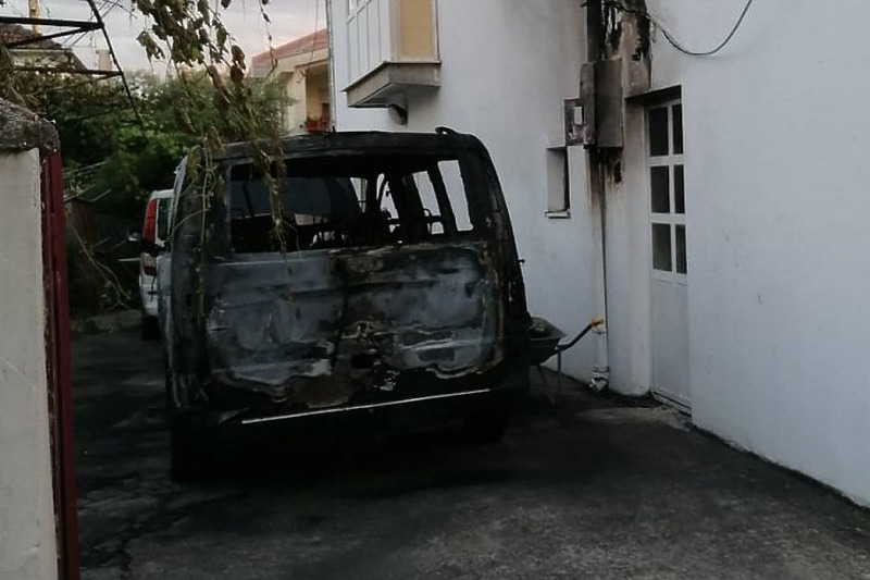 Zapaljeno vozilo u Podgorici (Foto: RTCG)