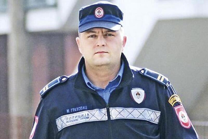 Policajac seks slika
