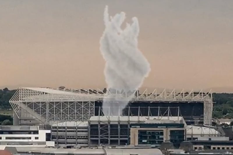 Bijeli dim iznad stadiona Newcastlea (Foto: Screenshot)