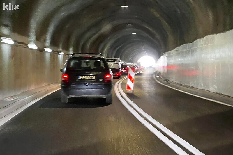 Trenutniizgled tunela u kojem se radi asfalt i signalizacija