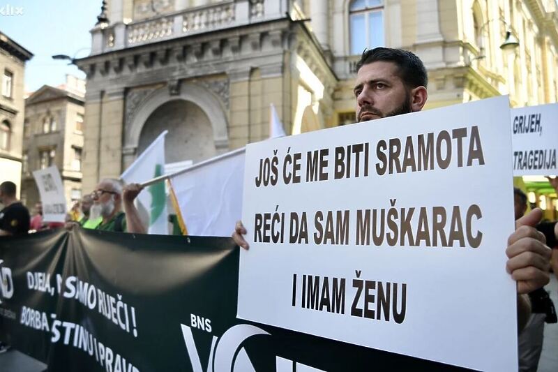 Prošlogodišnji skup protiv Povorke ponosa u Sarajevu (Foto: Arhiv/Klix.ba)