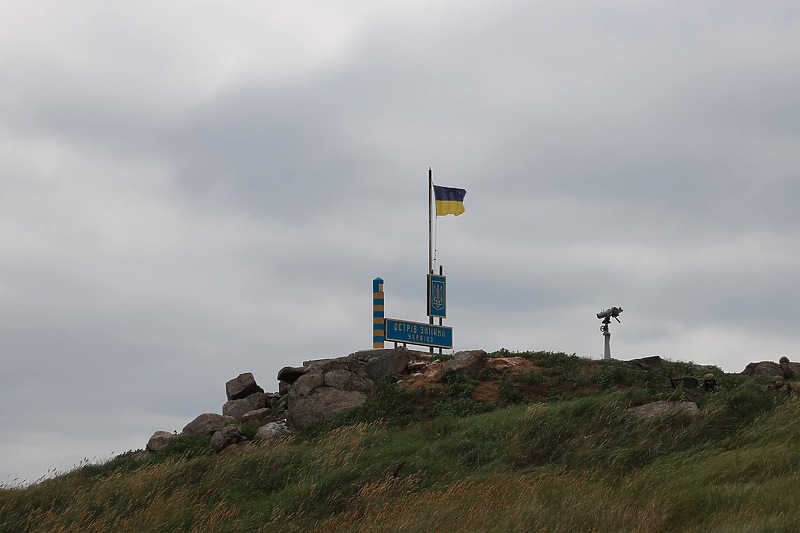 Ukrajinska zastava na Zmijskom otoku (Foto:Državna pogranična služba Ukrajine/Twitter)