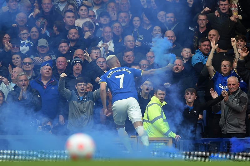 Richarlison mahao dimnom bombom (Foto: EPA-EFE)