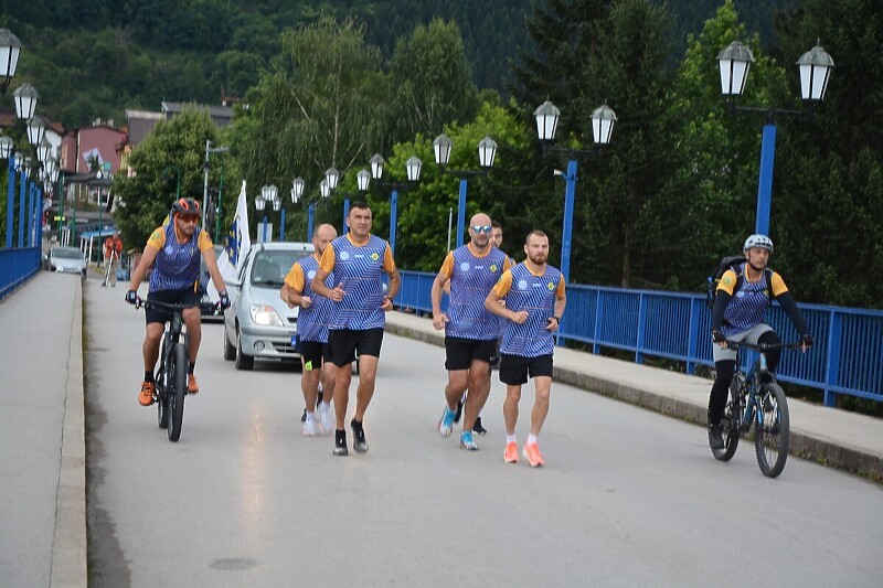 Maratonci odaju počast žrtvama genocida (Foto: E.A./Klix.ba)