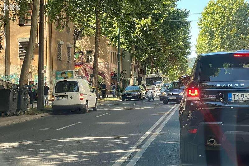 Saobraćajna nesreća u Alipašinoj ulici, pješak teško povrijeđen (Foto: Klix.ba)