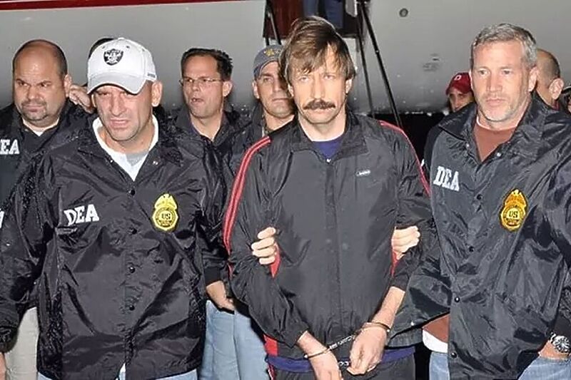 Viktor Bout po dolasku u Sjedinjene Američke Države nakon hapšenja (Foto: Twitter)