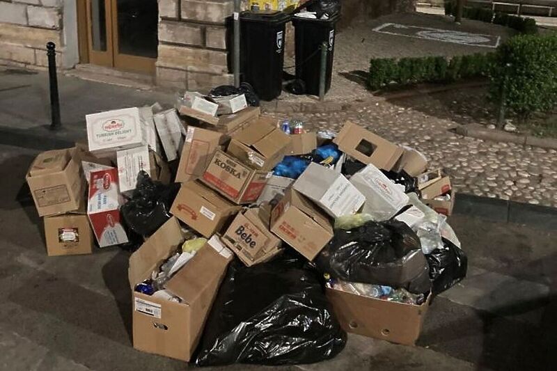 Smeće na ulicama Baščaršije (Foto: Općina Stari Grad)