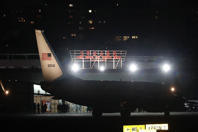 Trenutak kada je avion sletio na aerodrom (Foto: EPA-EFE)