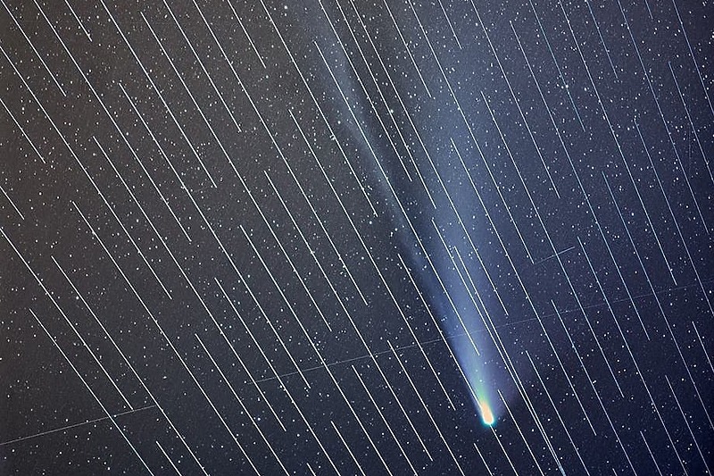 Time-lapse fotografija Starlink satelita i komete Neowise (El Cielo de Canarias/Diego Lopez)