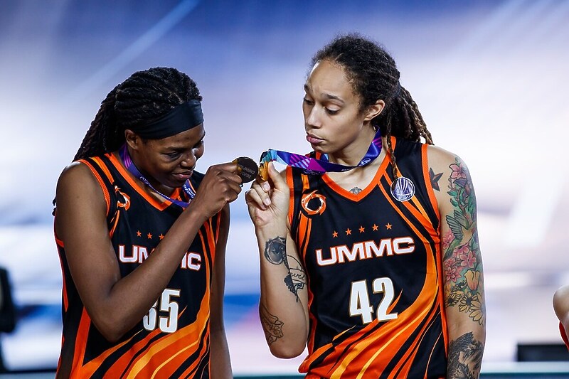 Jonquel Jones i Brittney Griner (Foto: FIBA)