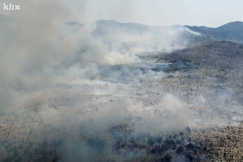Požar u zaleđu Neuma aktivan je već dva dana (Foto: D. S./Klix.ba)