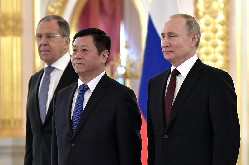 Zhang Hanhui sa Sergejem Lavrovom i Vladimirom Putinom (Foto: EPA-EFE)