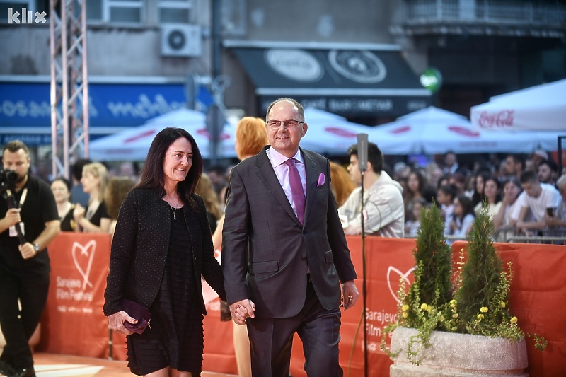 Christian Schmidt sa suprugom (Foto: T. S./Klix.ba)