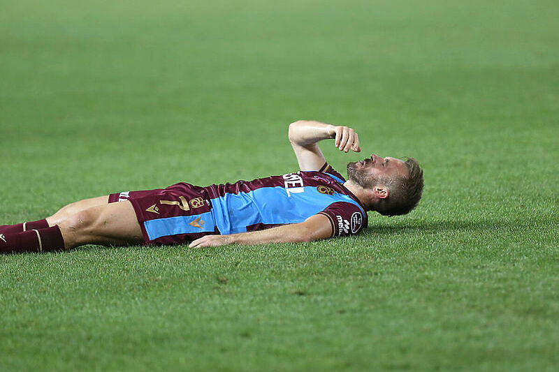 Višća doživio povredu u 40. minuti utakmice (Foto: Twitter)