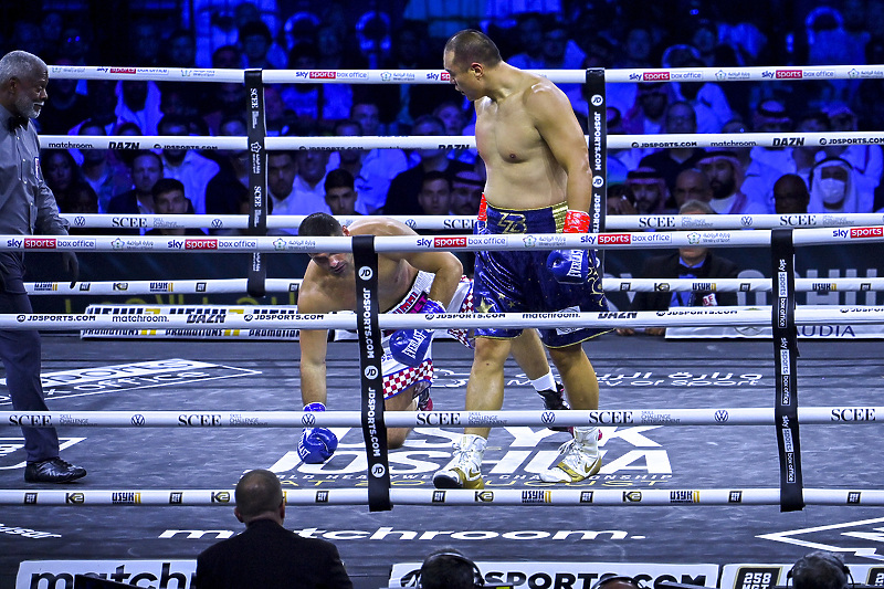 Zhang je prvi put u karijeri poslao Hrgovića na pod (Foto: EPA-EFE)