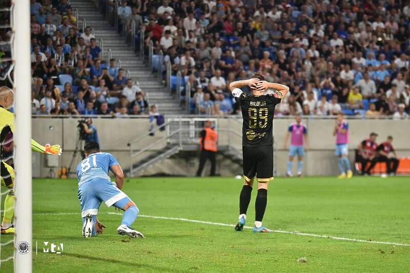 Nemanja Bilbija nakon promašene prilike (Foto: HŠK Zrinjski)