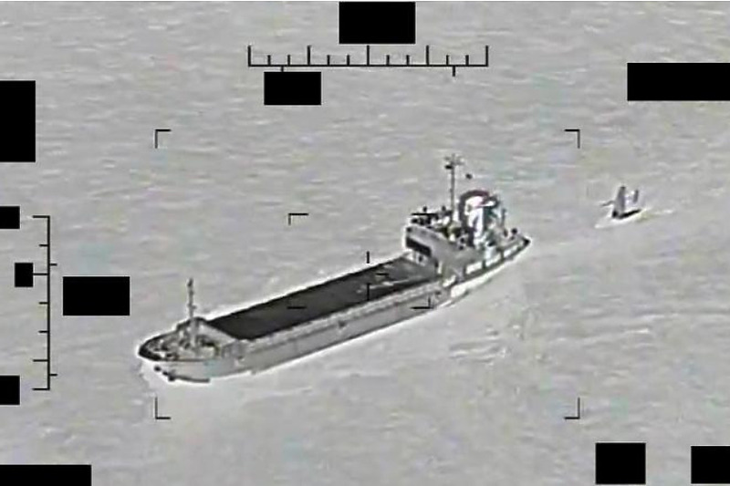 Foto: CNN / Snimak koji pokazuje iranski brod kako vuče američki pomorski dron