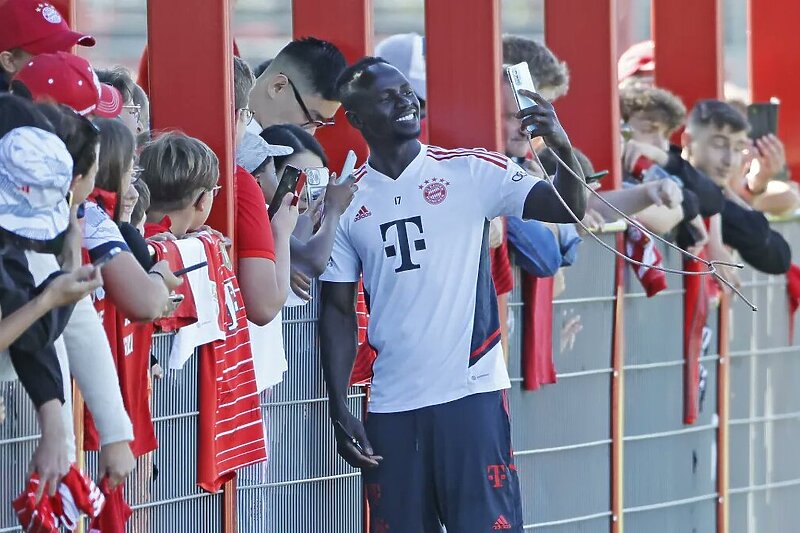 Mane s fanovima (Foto: Bild)