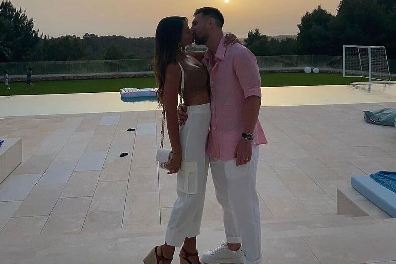 Messi i njegova supruga proveli su određeno vrijeme u svom domu na Ibizzi (Foto: Instagram)