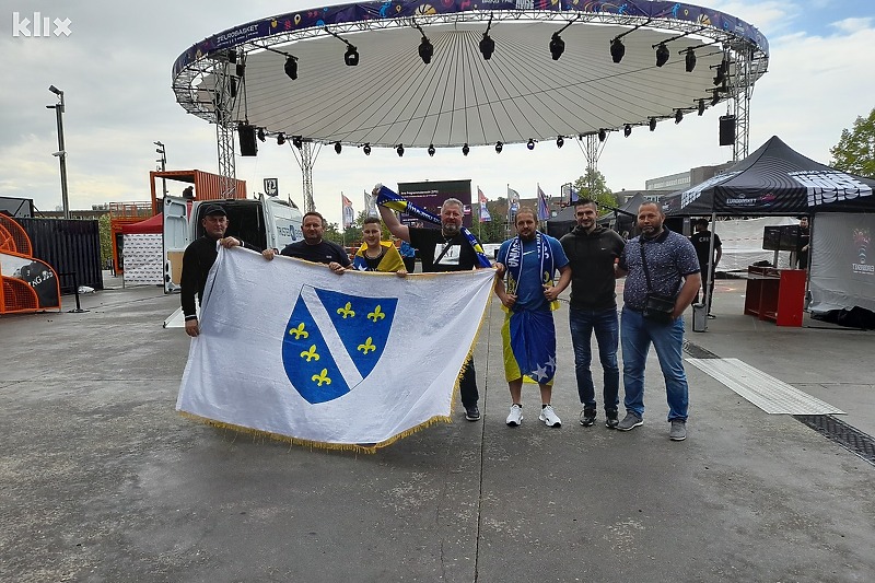 Zastava je bila službeni državni simbol međunarodno priznate Republike BiH (Foto: Klix.ba)