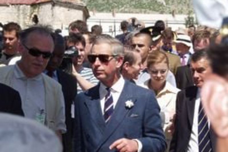 Novi britanski kralj u posjeti Mostaru 2004. godine