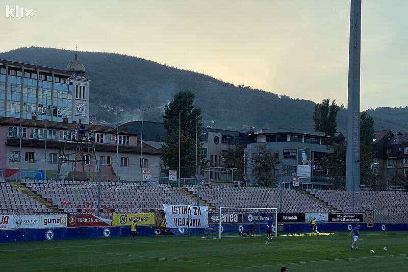 Parola na južnoj tribini stadiona Bilino Polje u Zenici (Foto: E. M./Klix.ba)