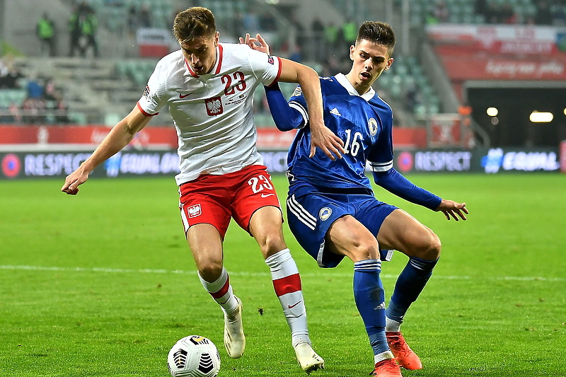 Dennis Hadžikadunić na utakmici protiv Poljske (Foto: EPA-EFE)