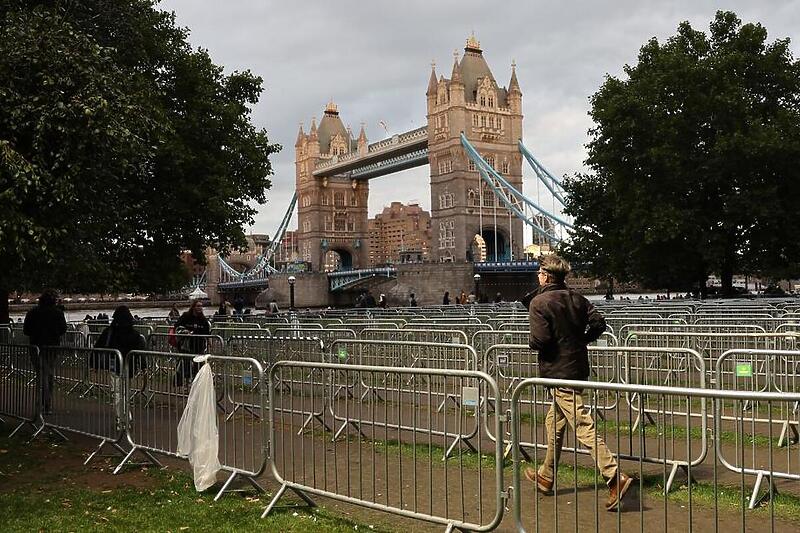 Pripreme pred sahranu kraljice Elizabete II u Londonu (Foto: EPA-EFE)