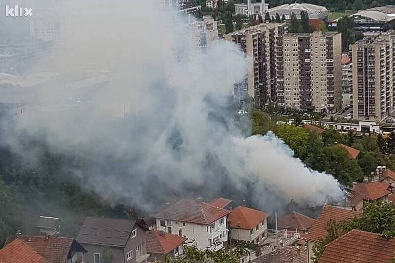 Požar u sarajevskom naselju Boljakov Potok (Foto: Čitatelj)