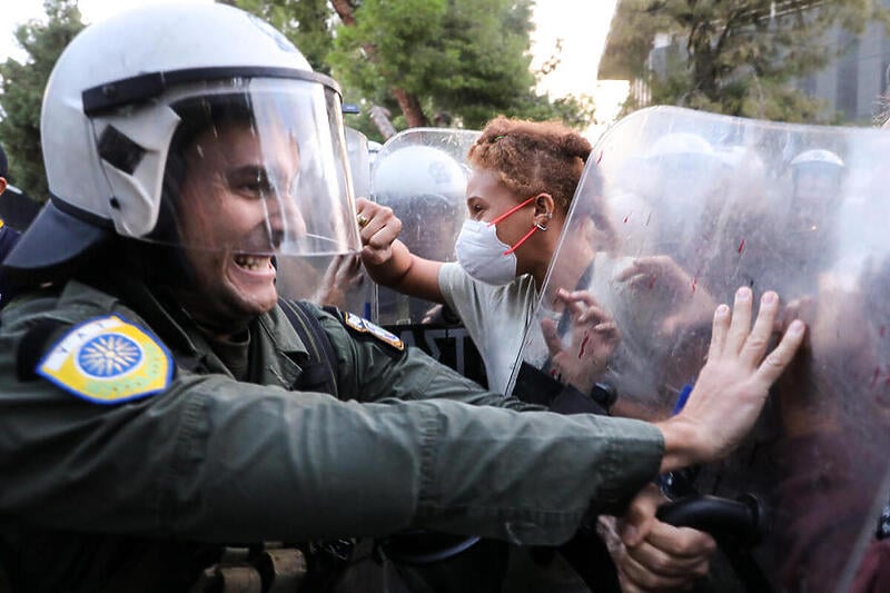 Sukobi sa policijom tokom demonstracija širom Evrope, a nakon smrti Iranke Mahse Amini (Foto: EPA-EFE)