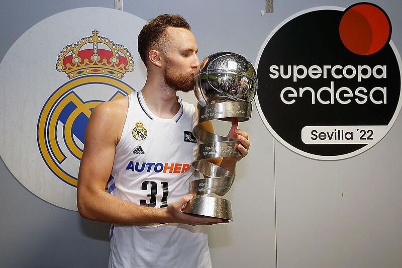 Musa s trofejom Superkupa Španije (Foto: Instagram)