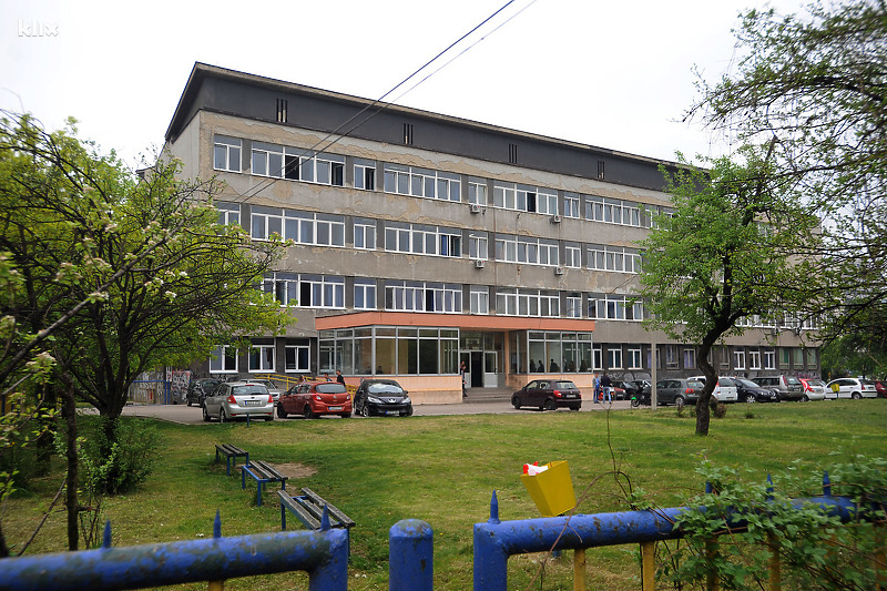 Zgrada u kojoj se nalazi Mješovita srednja saobraćajna škola u Tuzli (Foto: Arhiv/Klix.ba)
