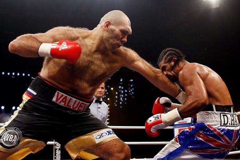 Nikolaj Valuev protiv Davida Hayea (Foto: Twitter) (Foto: EPA-EFE)