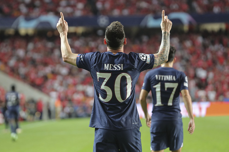 Lionel Messi slavi pogodak protiv Benfice (Foto: EPA-EFE)
