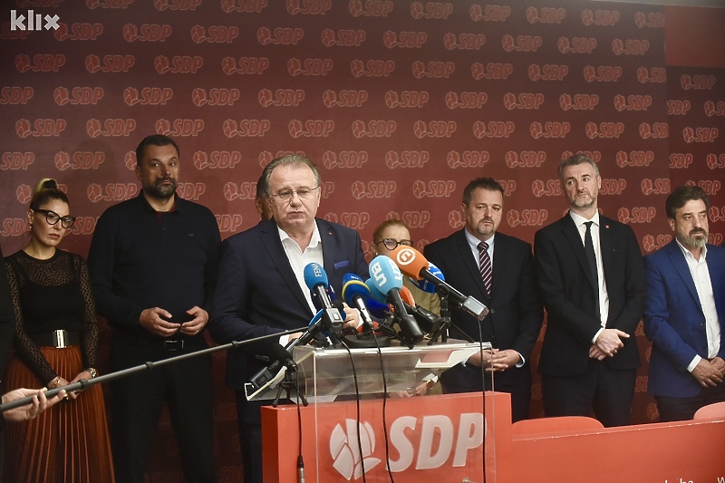 Predstavnici stranaka okupljenih oko Trojke - SDP-a, NiP-a i NS-a (Foto: D. S./Klix.ba)