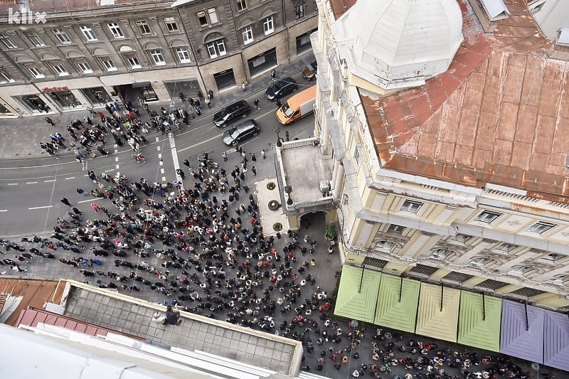 Sarajevo: Počeli protesti protiv femicida, okupljeni poručuju (Foto: T. S./Klix.ba)