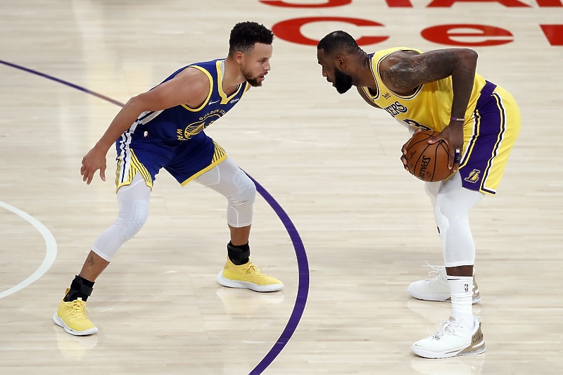 Steph Curry i LeBron James (Foto: EPA-EFE)