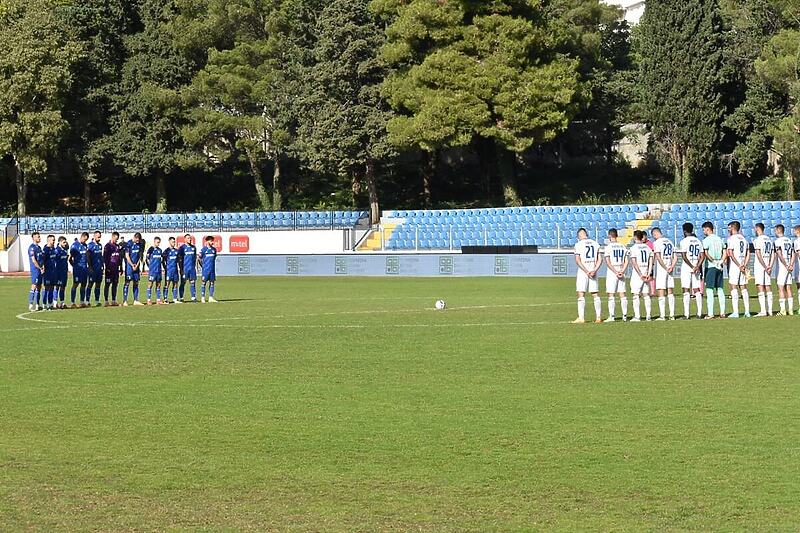 Meč između Leotara i Širokog Brijega počeo je minutom šutnje za Nikolu Medana (Foto: FK Leotar)