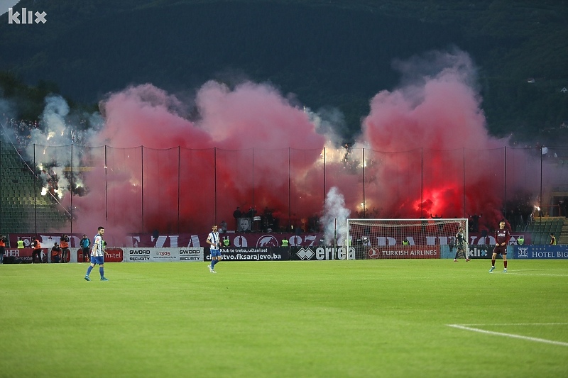 Bakljada Hordi zla na sjevernoj tribini Olimpijskog stadiona "Asim Ferhatović Hase" (Foto: Klix.ba)