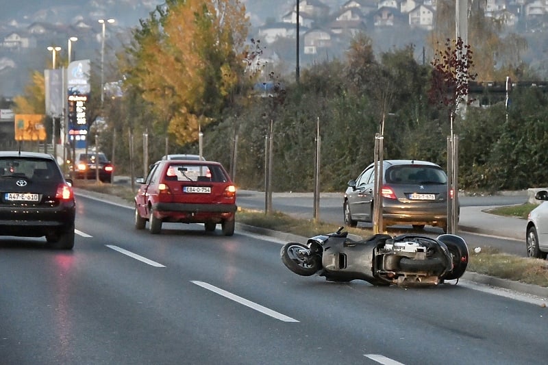 Saobraćajna nesreća u sarajevskom naselju Stup (Foto: I. Š./Klix.ba)