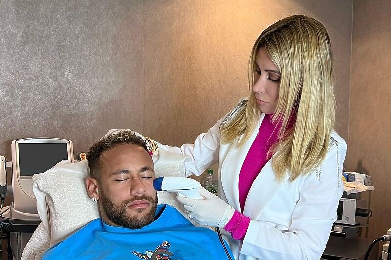 Neymar na tretmanu lica (Foto: Instagram)