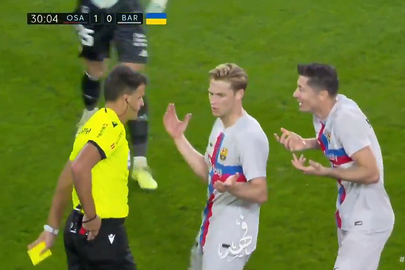 Lewandowski je dobio dva žuta kartona (Foto: Screenshot)