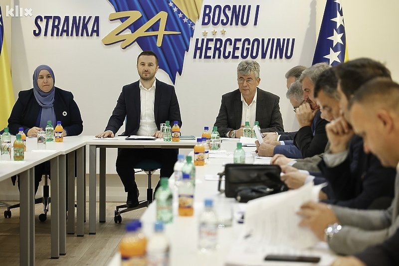 Sjednica stranke i dalje traje (Foto: I. Š./Klix.ba)