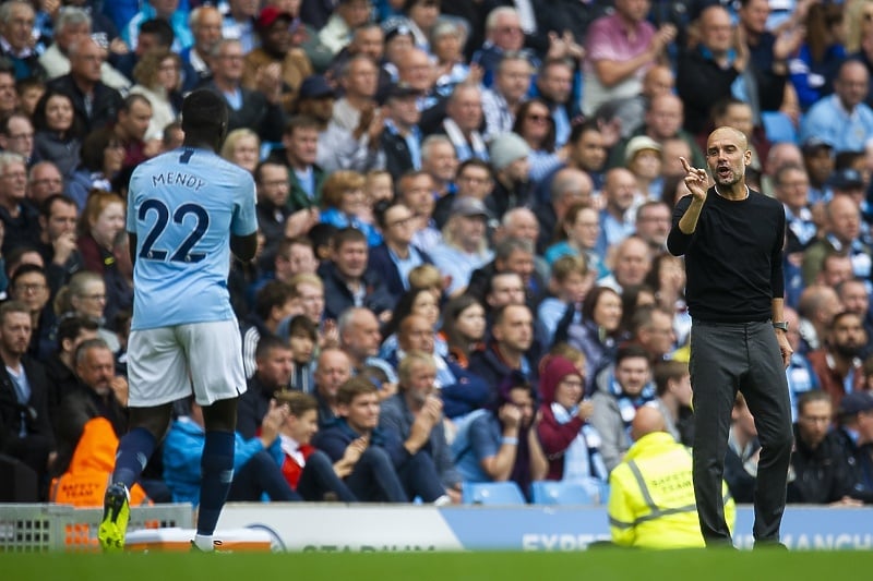 Pep Guardiola i Benjamin Mendy (Foto: EPA-EFE)