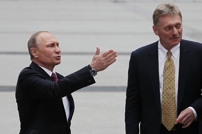 Vladimir Putin i Dmitrij Peskov (Foto: EPA-EFE)