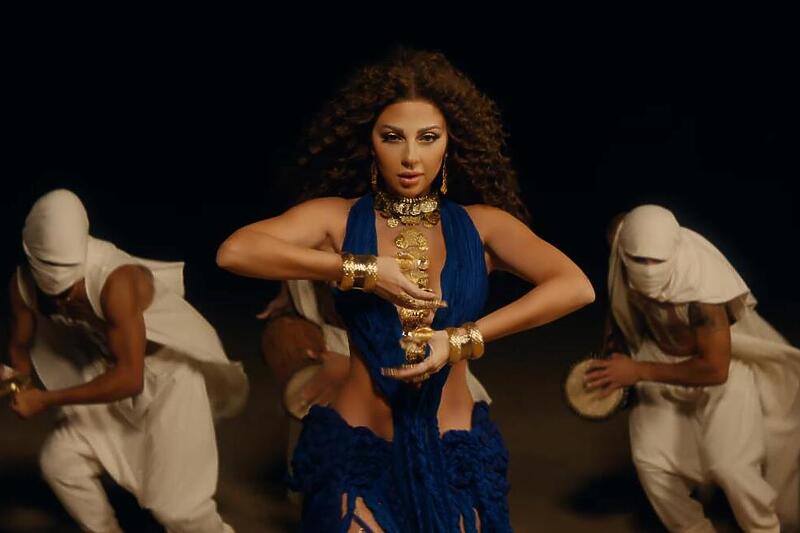 Myriam Fares u spotu pjesme "Tukoh Taka"