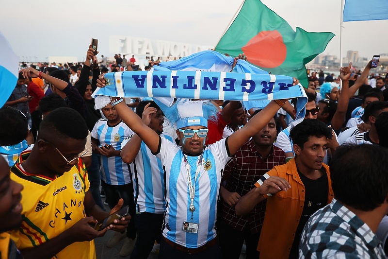 Sve veći broj navijača počeo je pristizati u Katar (Foto: EPA-EFE)